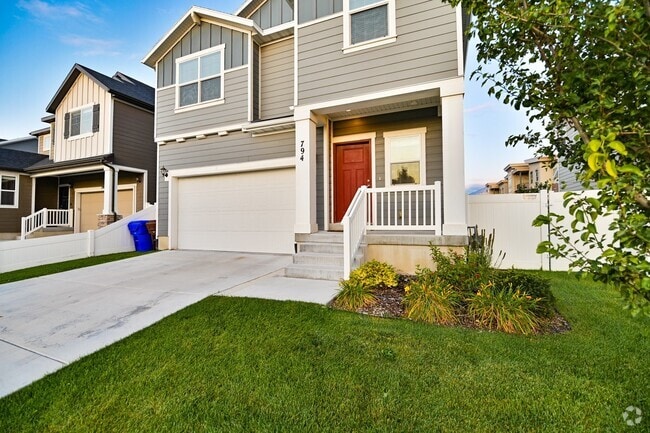 Building Photo - Beautiful Home in Midvale!