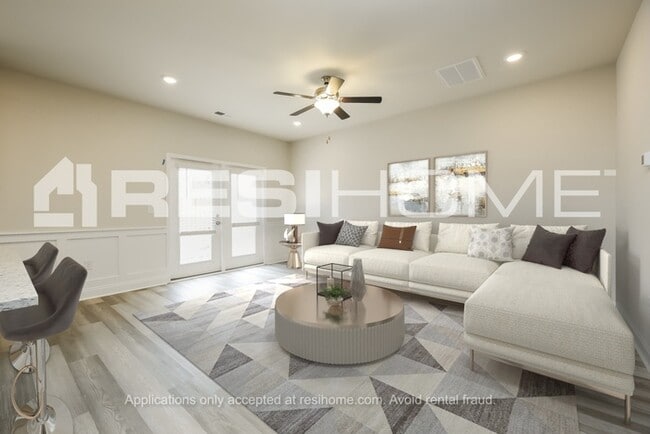 203 Aurora Ln