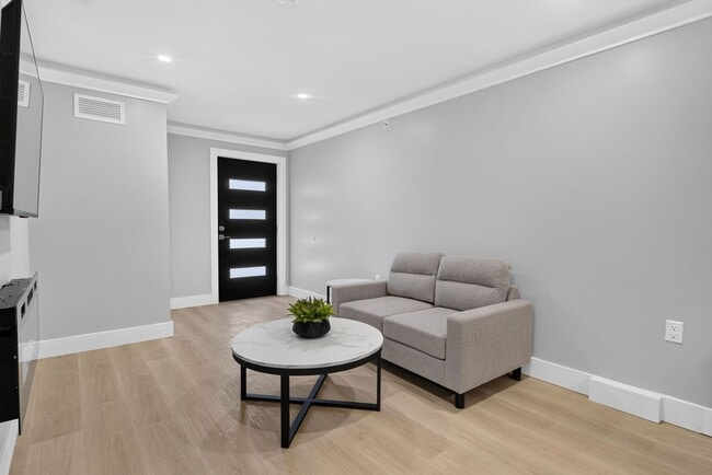 THE SUMMIT at 201 OAK AVENUE