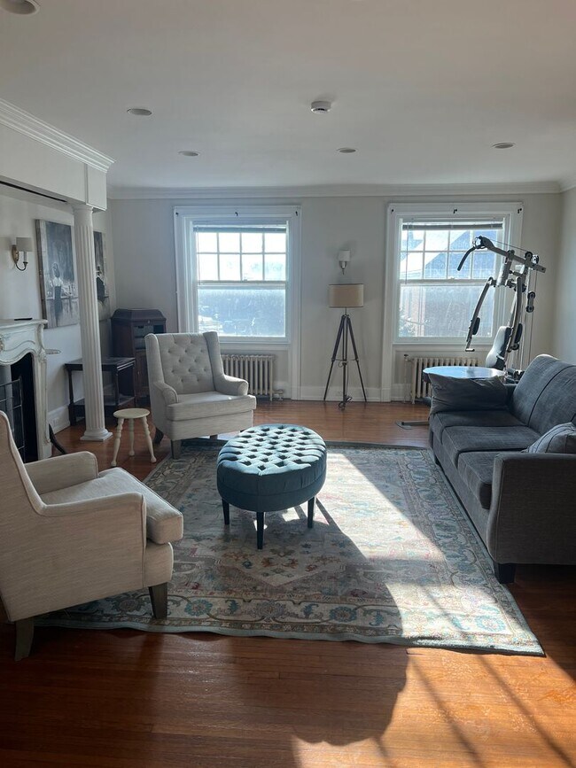 23-25 E King St