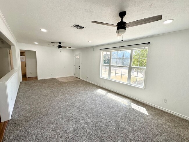 Photo - Valley Mills - Quiet Street 3/1 with detached 2 car garage