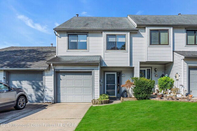 Photo - 84 Lexington Cir