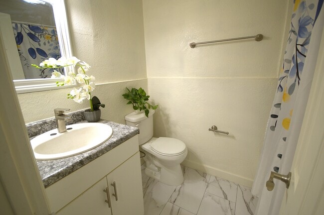 Bathroom - 9632 N 10th Ave Unit 1