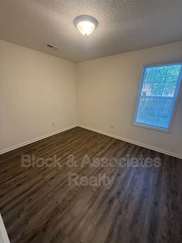 Photo - 515 Holly St