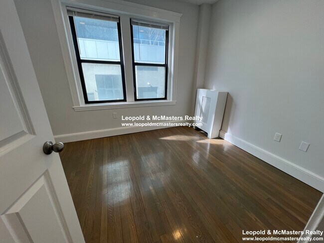 Photo - 100 Peterborough St