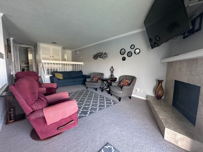 1800 Club House Dr