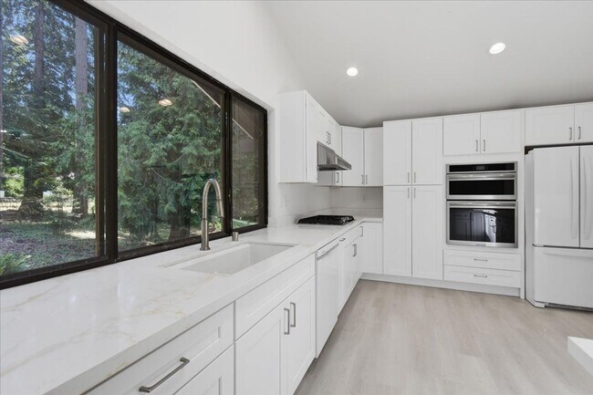 Photo - 4bd/2.25ba Kirkland Home