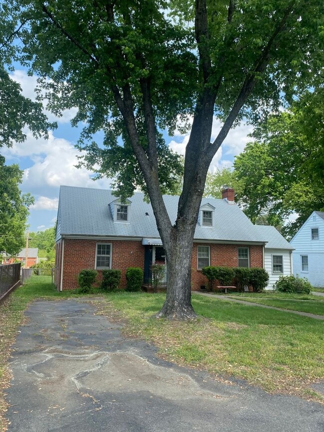 Photo - Adorable Capecod 4 bdrm/1.5 bath Home w/Office Located on Monument Ave. Near Willow Lawn!