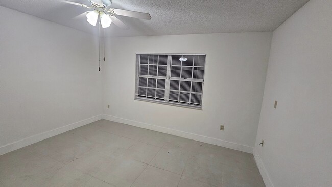 Photo - 5431 SW 143rd Ave