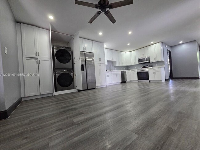 Building Photo - 8227 NW 39th St Unit 8227