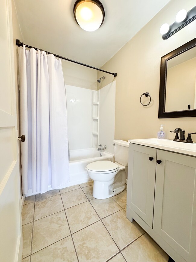 Photo - 321 S Walnut St Unit 1