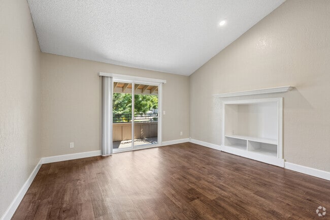 3BR, 2BA - 1,300SF - Living Room