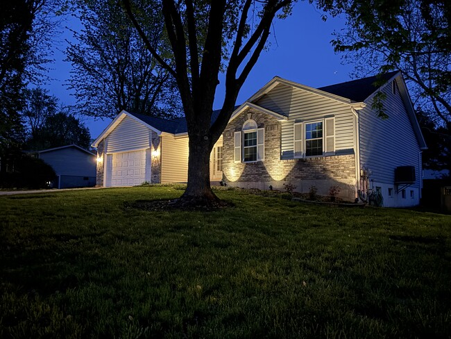 Photo - 738 Starlight Dr House