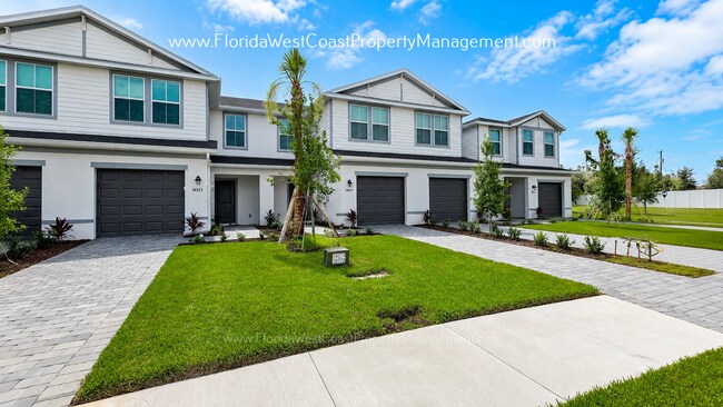 Building Photo - BRAND NEW TOWNHOME! AURORA at LAKEWOOD RANCH! MOVE IN READY OUTSTANDING LOCATION!