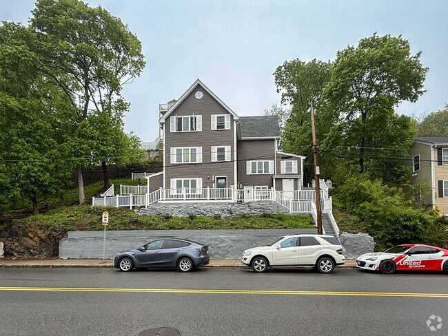 Building Photo - 468 Salem St Unit 4 Rental