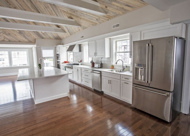 Photo - 5 L St