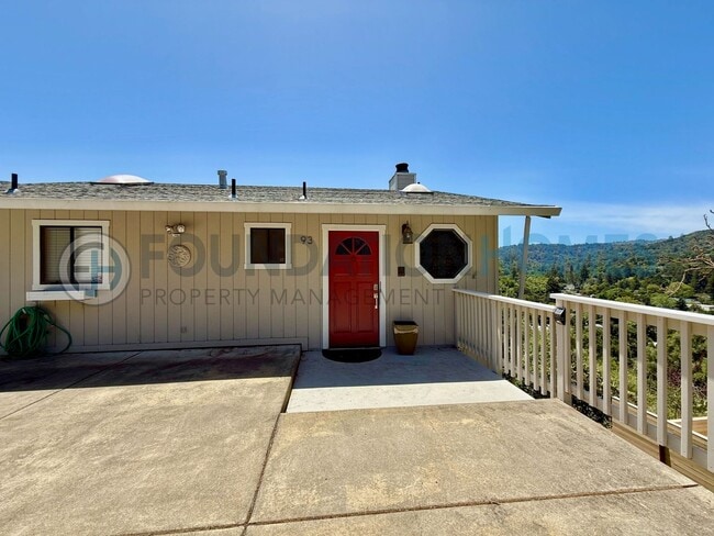 Photo - Hillside Fairfax Townhouse | Valley Views, 4BD + Office - FOUNDATION