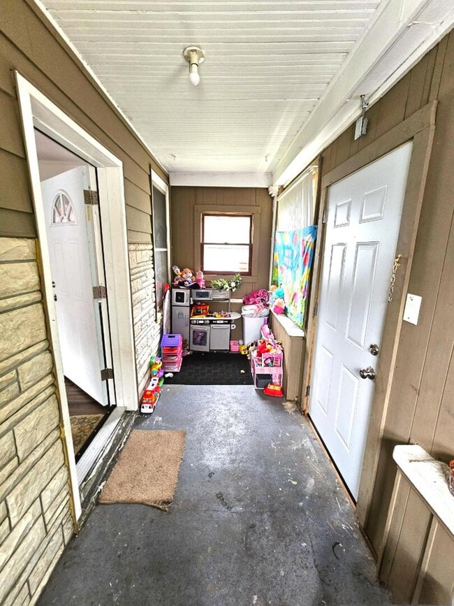 Photo - 454 S Des Plaines St