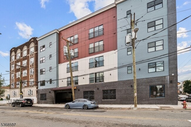 Photo - 180 Carroll St