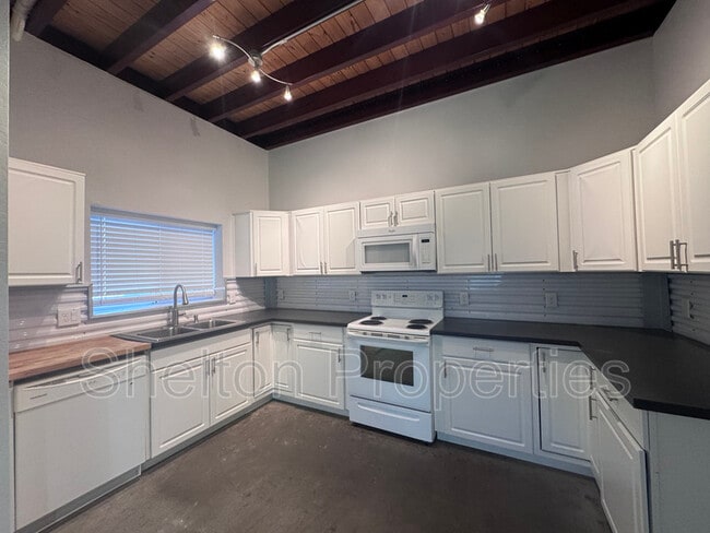 Photo - 2121 W Hayward Ave