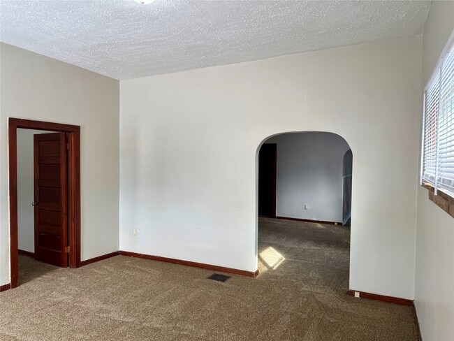 Photo - 222 E 4th St