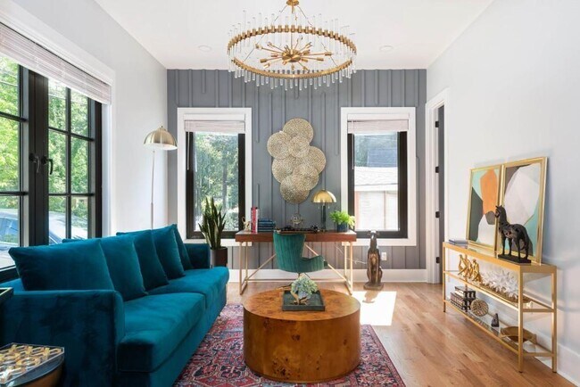 Photo - 2217 Ridgedale Rd NE