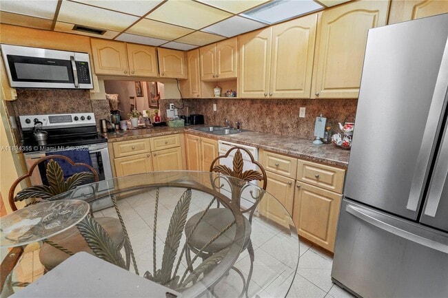 Photo - 6556 Racquet Club Dr