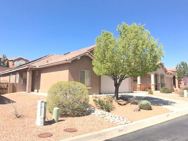 Spacious 2 bedroom home in gated 55+ Commu... - Spacious 2 bedroom home in gated 55+ Commu...