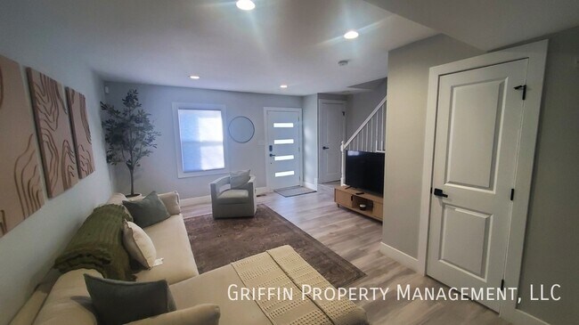 Photo - 821 20th St NE