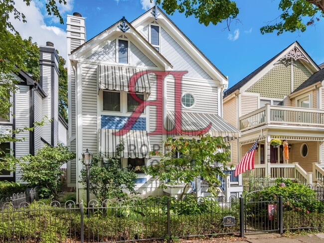 Photo - 362 W 4th Ave