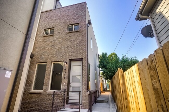 Photo - 718 W 1st Ave