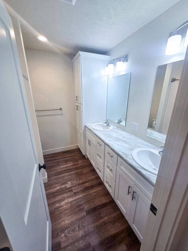 Photo - 308 E 13th St Unidad 2