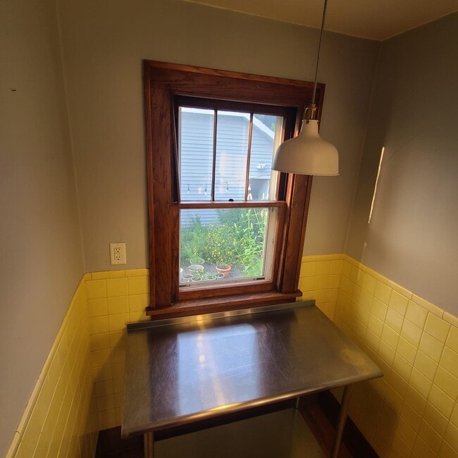 Photo - 1479 Albany Ave
