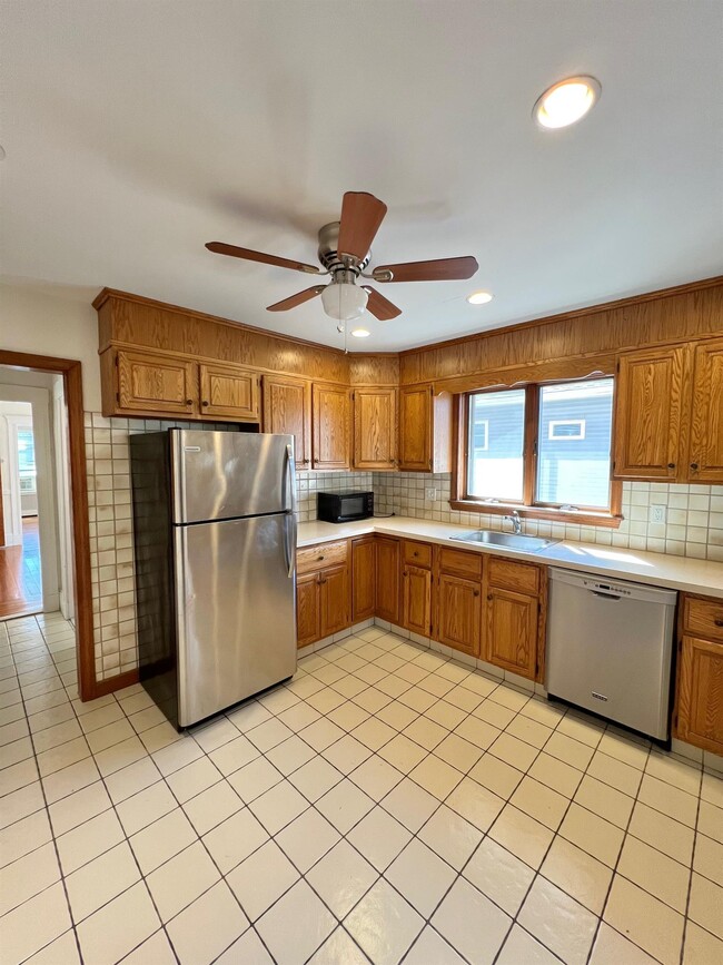 Building Photo - 16 Alexander Ave Unit 1