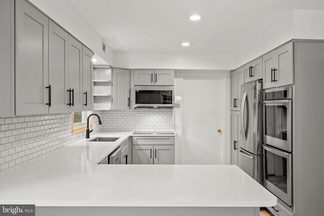 Photo - 3816 Irongate Ln