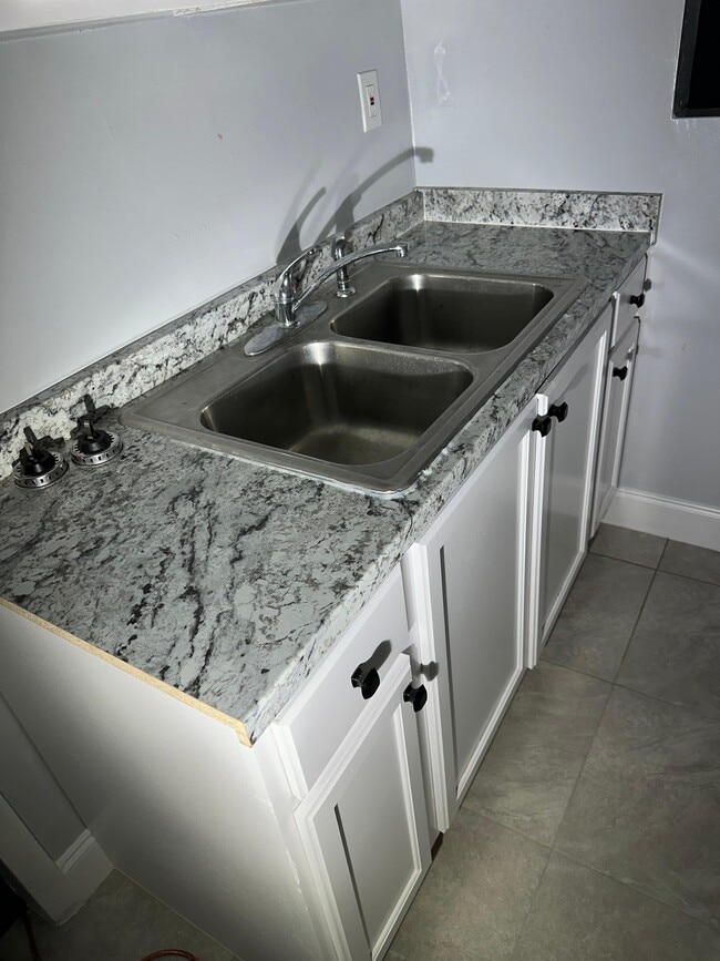 Photo - 1039 Phelps St