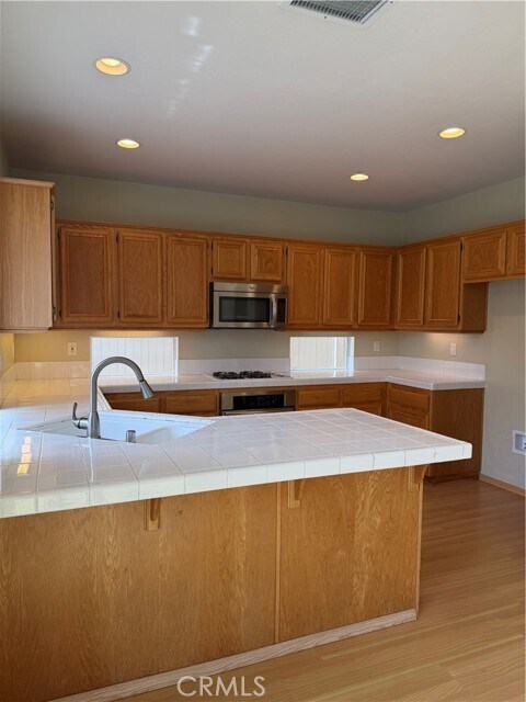 Photo - 28 Colony Way