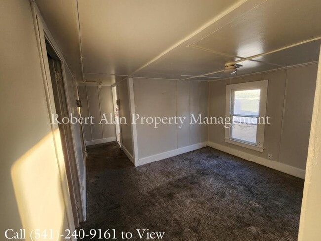 Photo - 127 SW Emigrant Ave