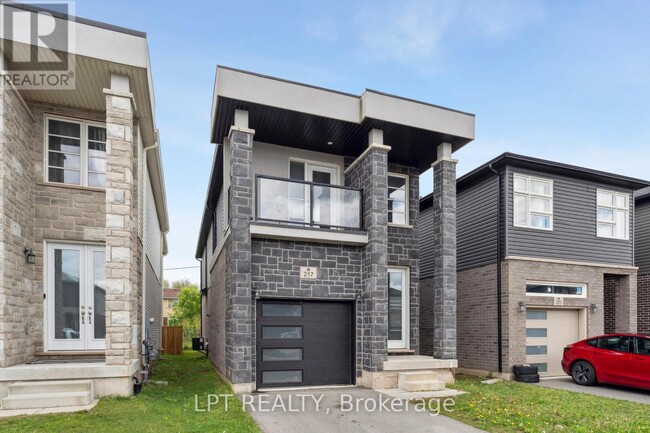 Photo - 217 Louise St.