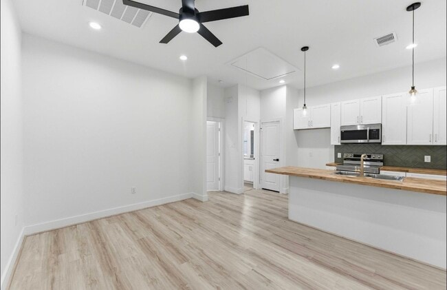 Photo - 7809 Dyer St