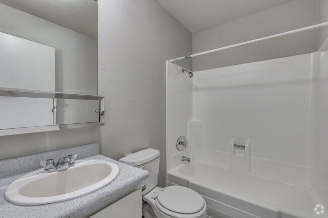 2 BR, 1 BA (Aloha) - 760 SF