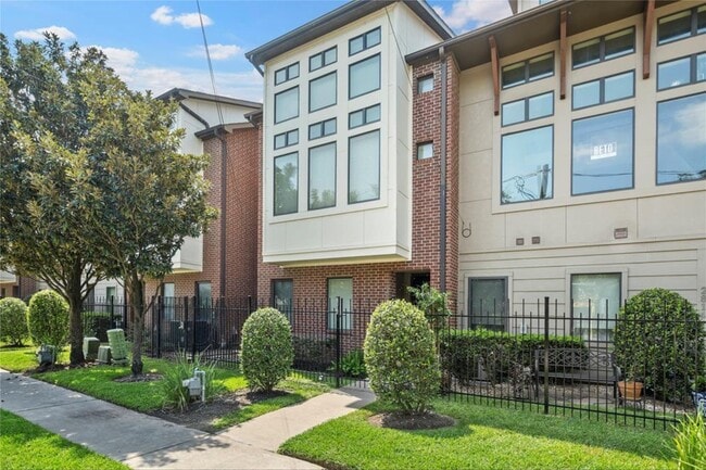 Photo - 2816 Leeland St