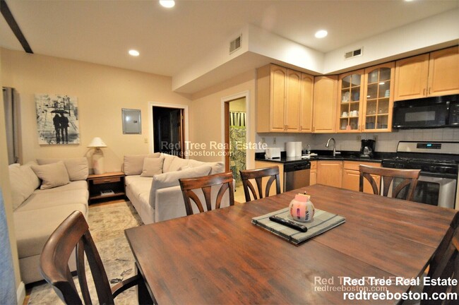 Building Photo - 1031 Tremont St Unit 3 Rental