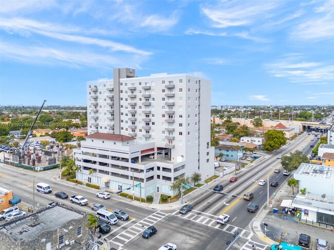 Photo - 2217 NW 7th St Apartamento Unidad 1103