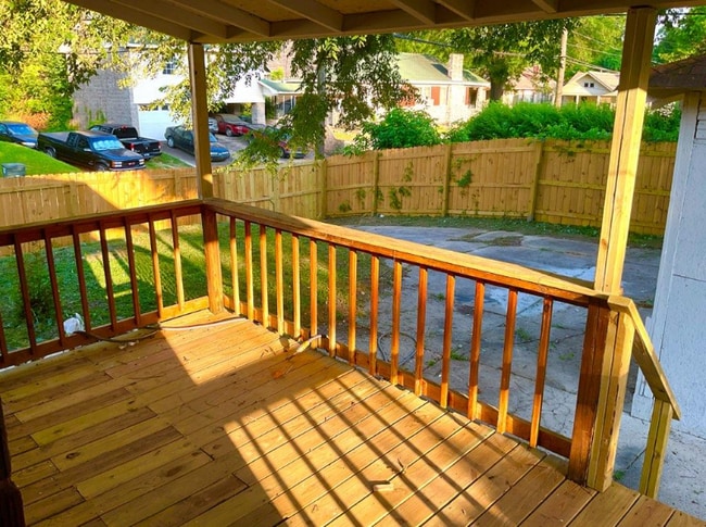 Photo - 1553 E McLemore Ave