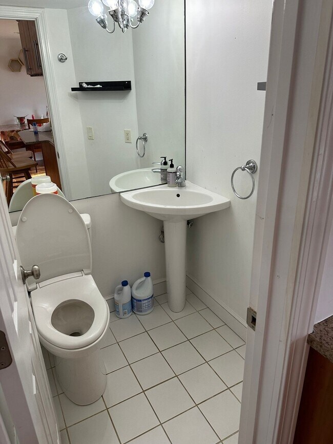 Photo - 715 Hammond St