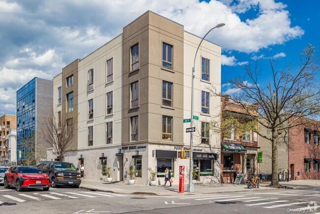 Building Photo - 38-01 31st Ave Unit 2B