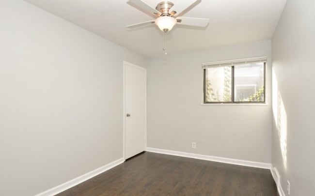 Photo - 1141 Waukegan Rd Unidad Two Bedroom copy