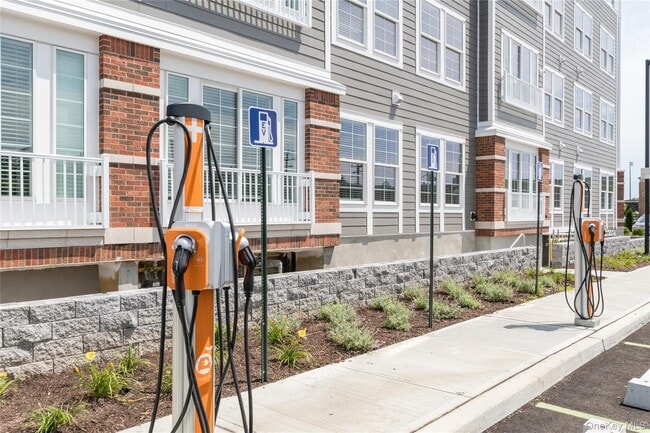 Photo - 75 E Hoffman Ave Unidad 2002