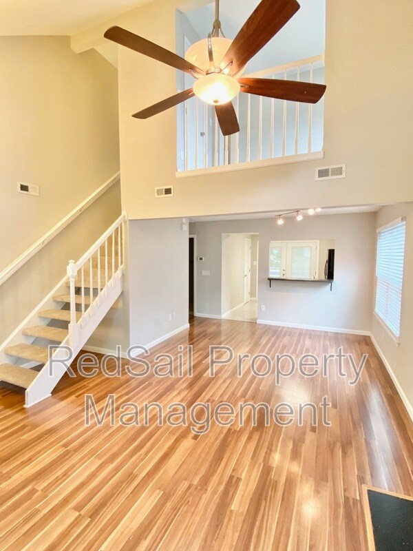 Photo - 469 Crosland Ct